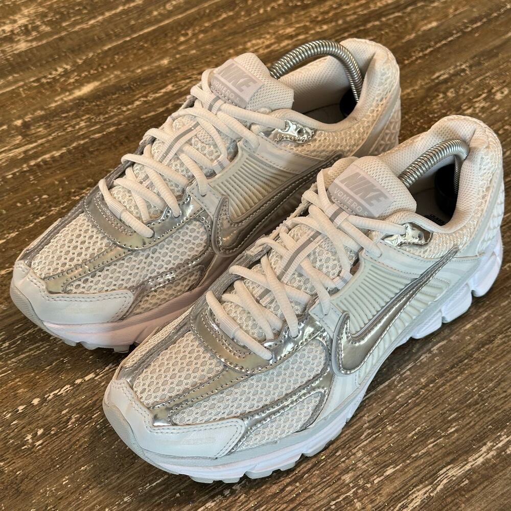 Nike Zoom Vomero 5 Sneakers Mesh Metallic Silver White Chrome Toe Womens Size 10 - Picture 4 of 15